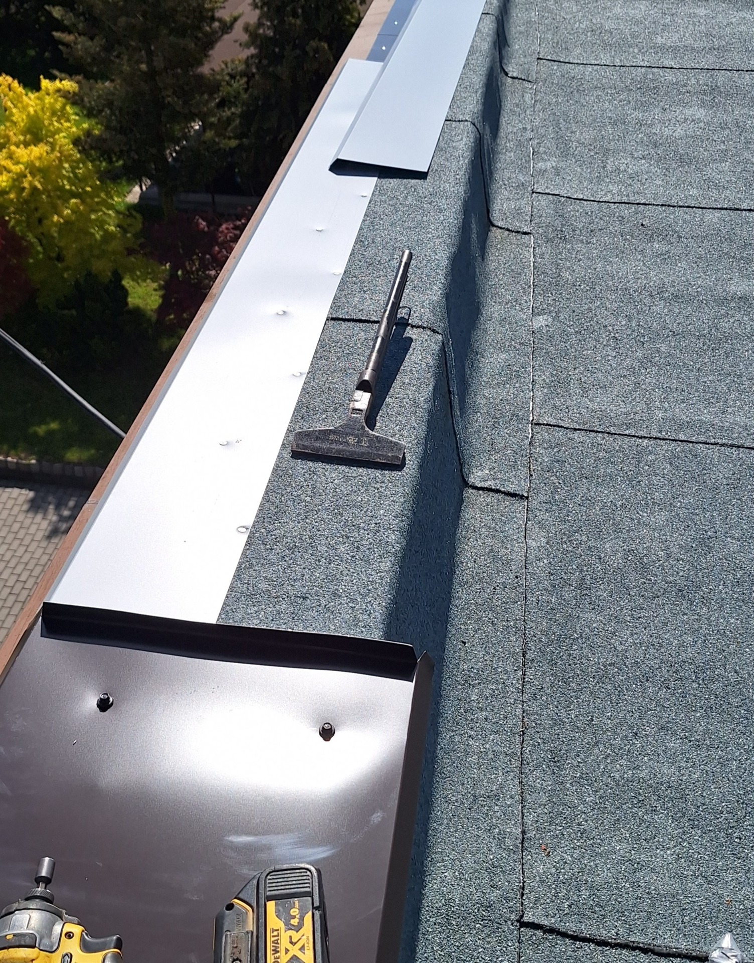 Renovace ploché střechy - oplechování atiky